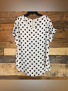 MAURICES Women’s Blouse M Short Sleeve Black Polka Dot Zip Back Top Polyester